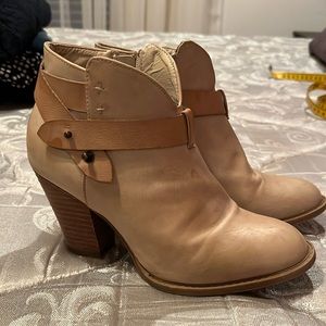 XOXO booties size 6 tan